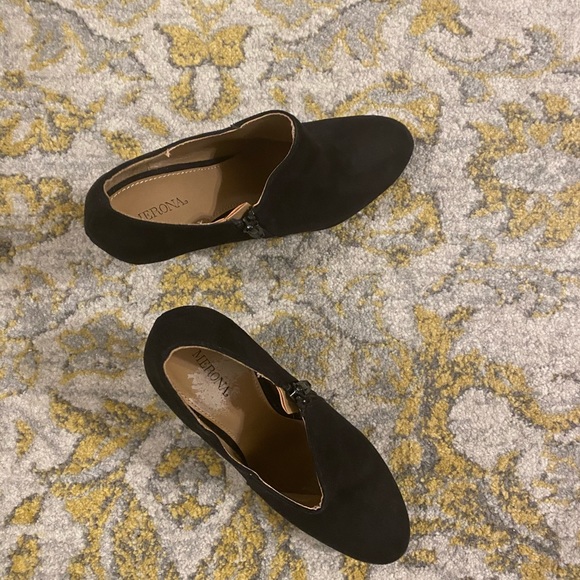 Adorable booties - Picture 5 of 6